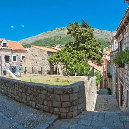 Cozy With The Old Town Charm *