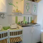 شقة Cozy With The Old Town Charm
