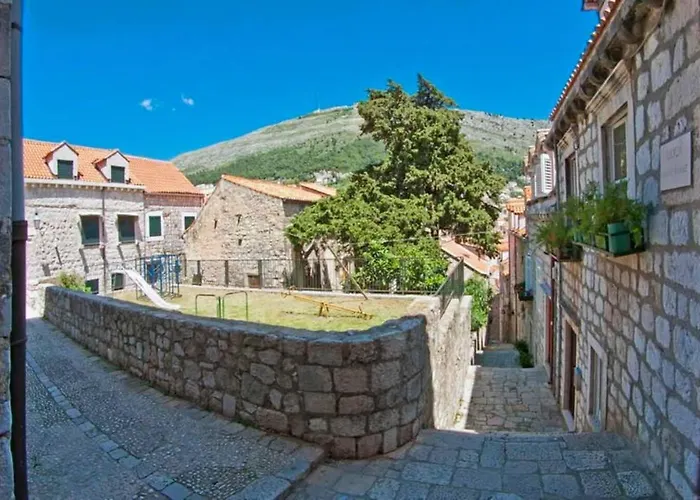 Cozy With The Old Town Charm *